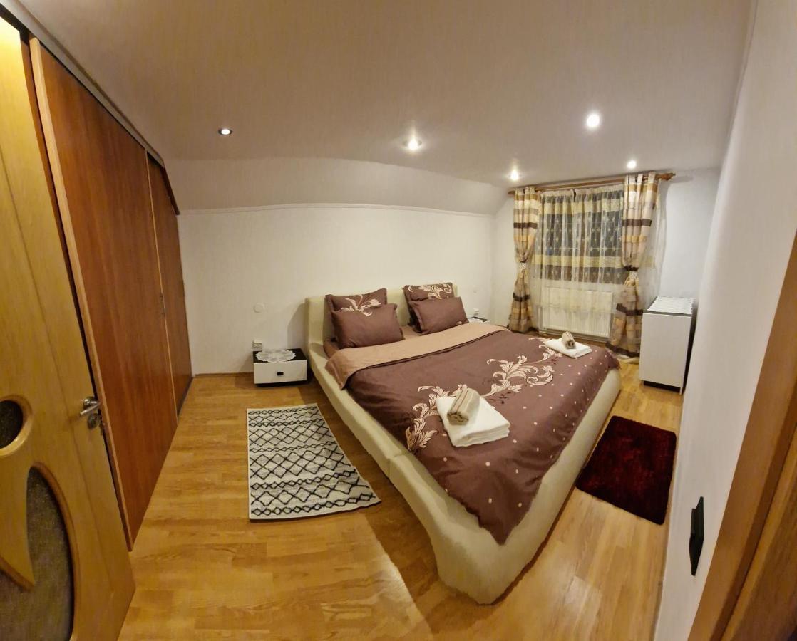Ciprians' Home Săcele Eksteriør billede